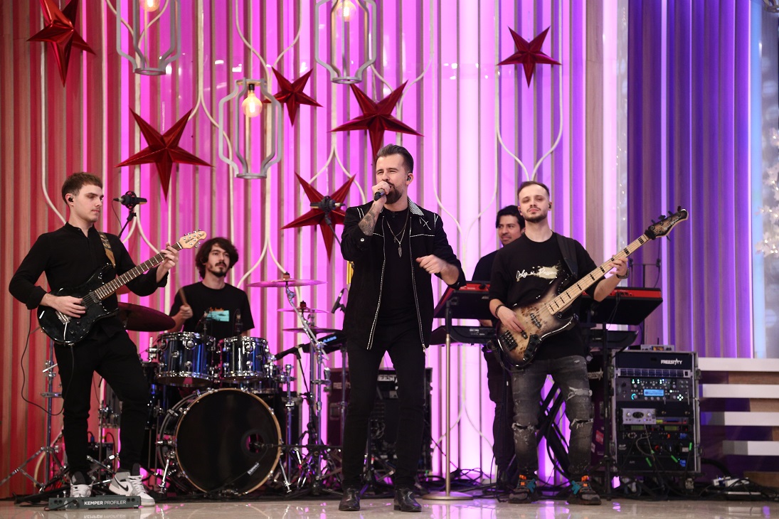 Răzvan Simion și Dani Oțil vor fi gazdele Revelionului de zi de la Antena 1. Va fi difuzată o ediție specială
