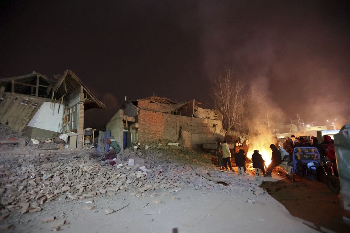 Peste 100 de persoane au murit în urma unui cutremur, în China. Operațiunile de salvare, îngreunate de temperaturile scăzute