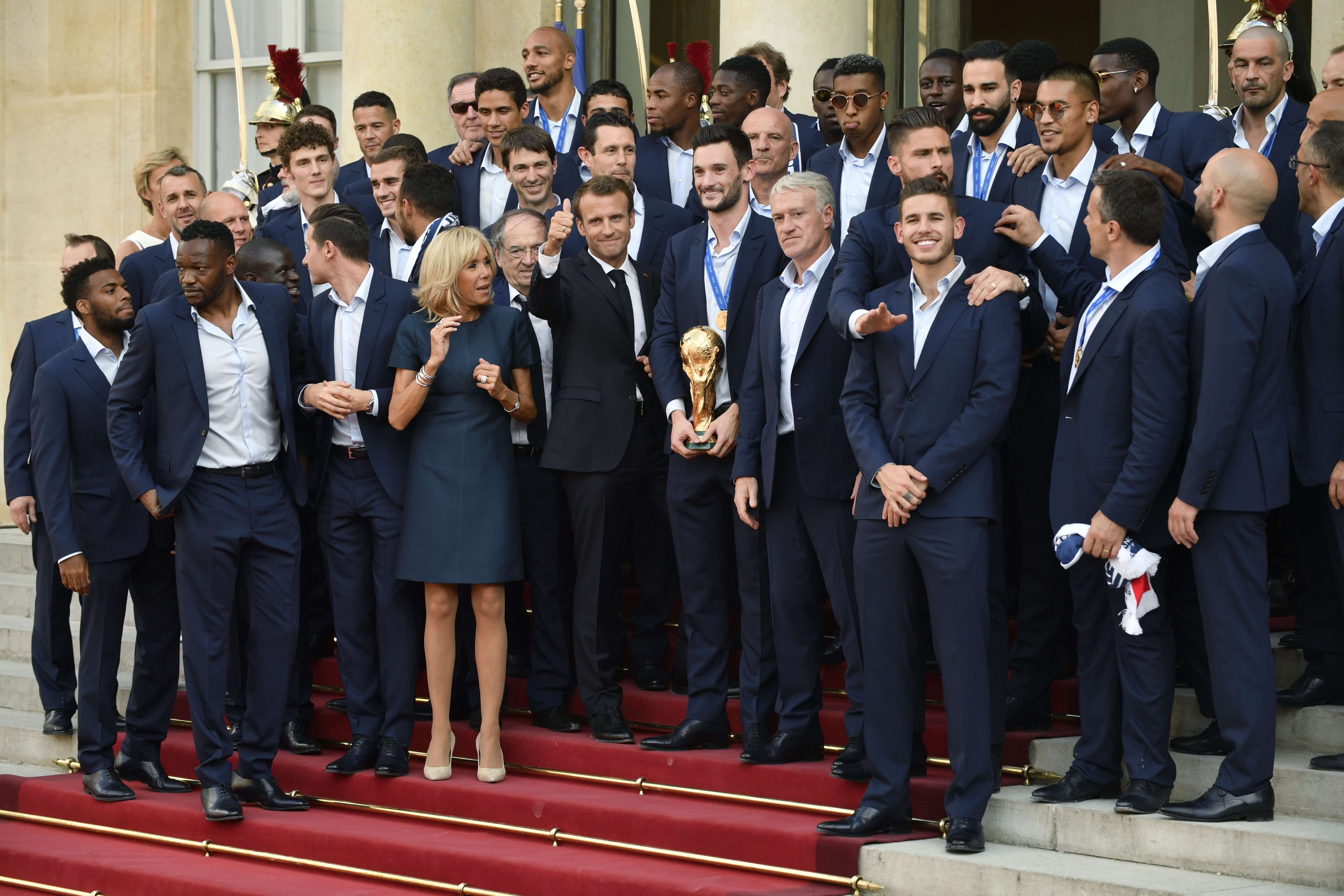 Campionii mondiali vor primi Legiunea de Onoare. ”Les Blues”, dineu la Palatul Elysee / GALERIE FOTO