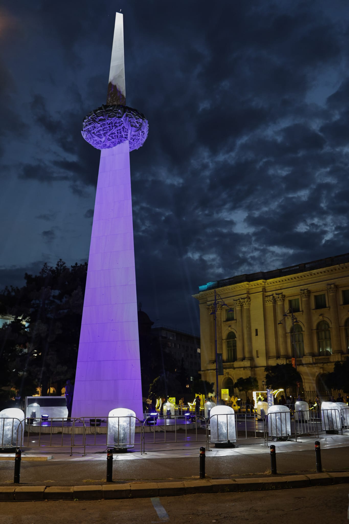 A început Spotlight în București: Spectacole de video mapping pe clădiri celebre, până duminică I VIDEO