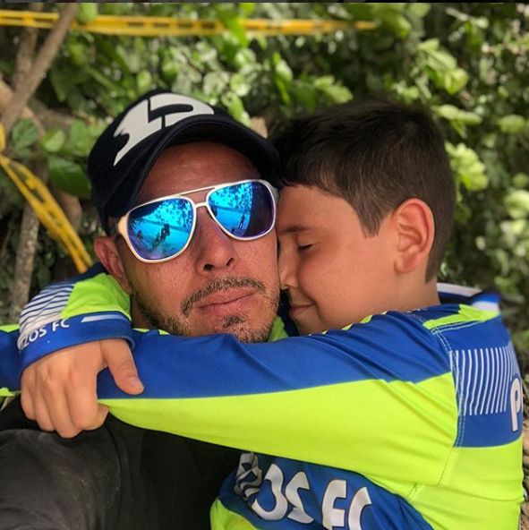 Drama din viața unui fotbalist columbian. Soția sa a murit de cancer, dar ce face băiețelul său pentru el este iubire pură | FOTO