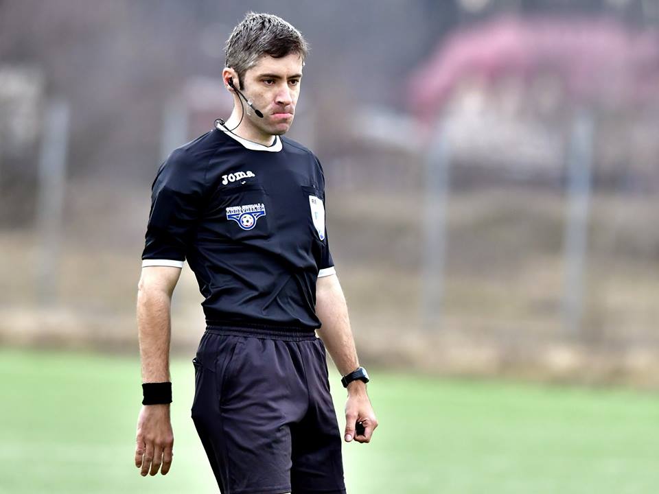 Radu Petrescu a revenit în arbitraj după operația pe creier! Ce meci a fluierat azi bucureșteanul și câte penalty-uri a acordat
