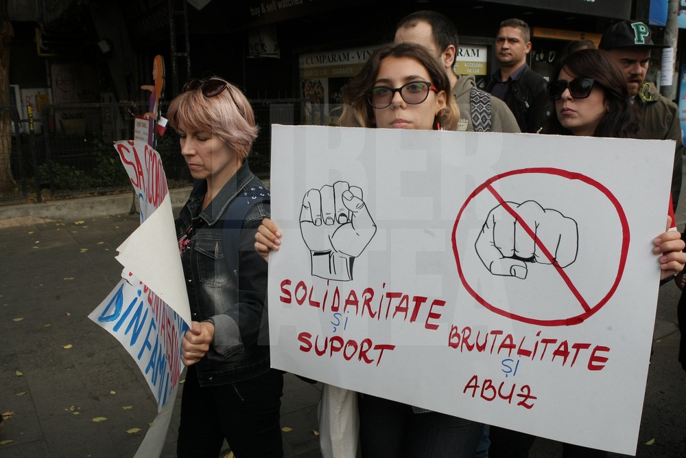 GALERIE FOTO/ Marş împotriva violenţei domestice, în Bucureşti: "Împreună pentru siguranţa femeilor"