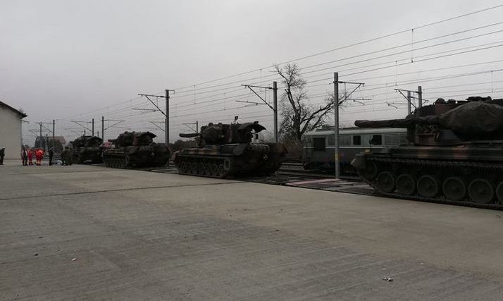 VIDEO / Tragedie în Alba Iulia! Un militar a murit electrocutat, în timp ce descărca tancurile pentru Parada de 1 Decembrie