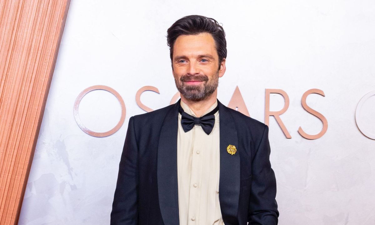 Sebastian Stan e pe coperta revistei Vanity Fair. Spune cum a supraviețuit comunismului și cum a devenit cel mai îndrăzneț actor de la Hollywood