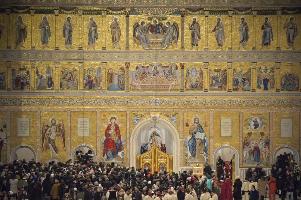 FOTO | Imagini din interiorul Catedralei Mântuirii Neamului. Patriarhul Daniel spune „este totuşi mică în raport cu populaţia credincioşilor care sunt afară”