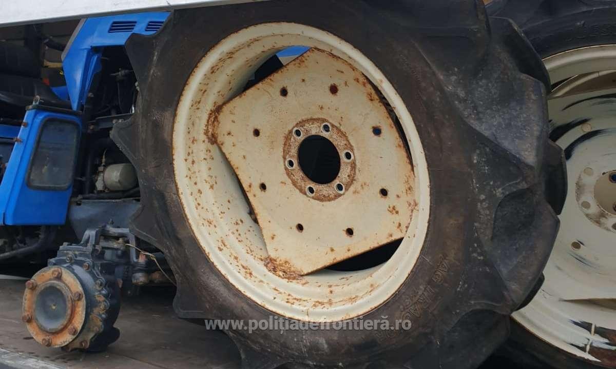 FOTO 18 tone de deșeuri, descoperite în două camioane care veneau din Turcia. Marfa a fost returnată