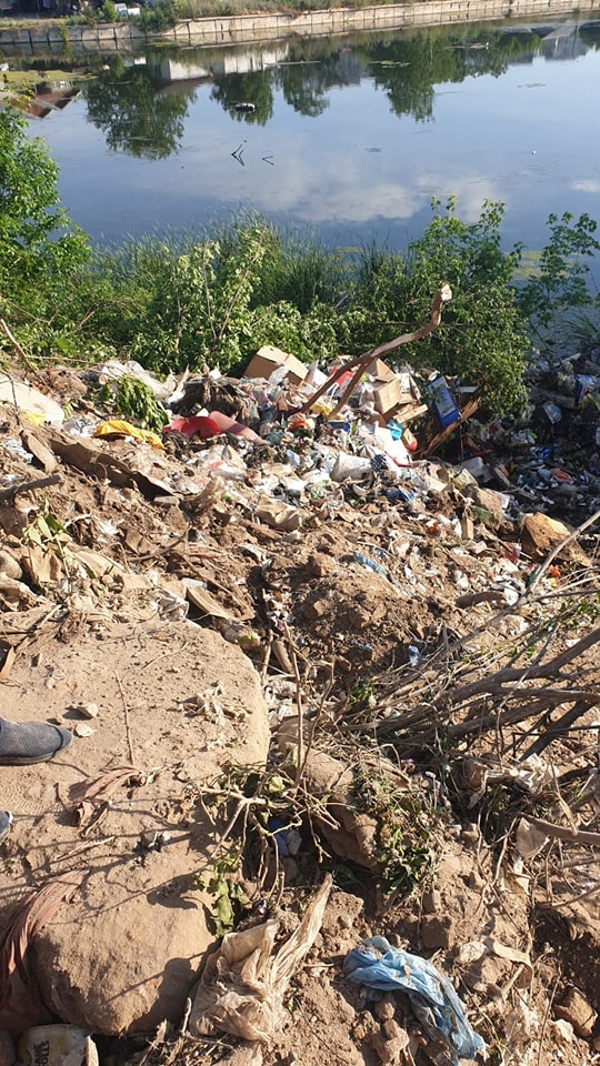 Apele Române: Peste 300 de tone de deşeuri au fost scoase din Lacul Fundeni în 5 zile