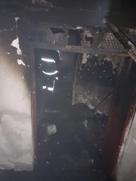 Incendiu violent în județul Arad. Un bărbat a murit, iar alte două persoane au ajuns la spital