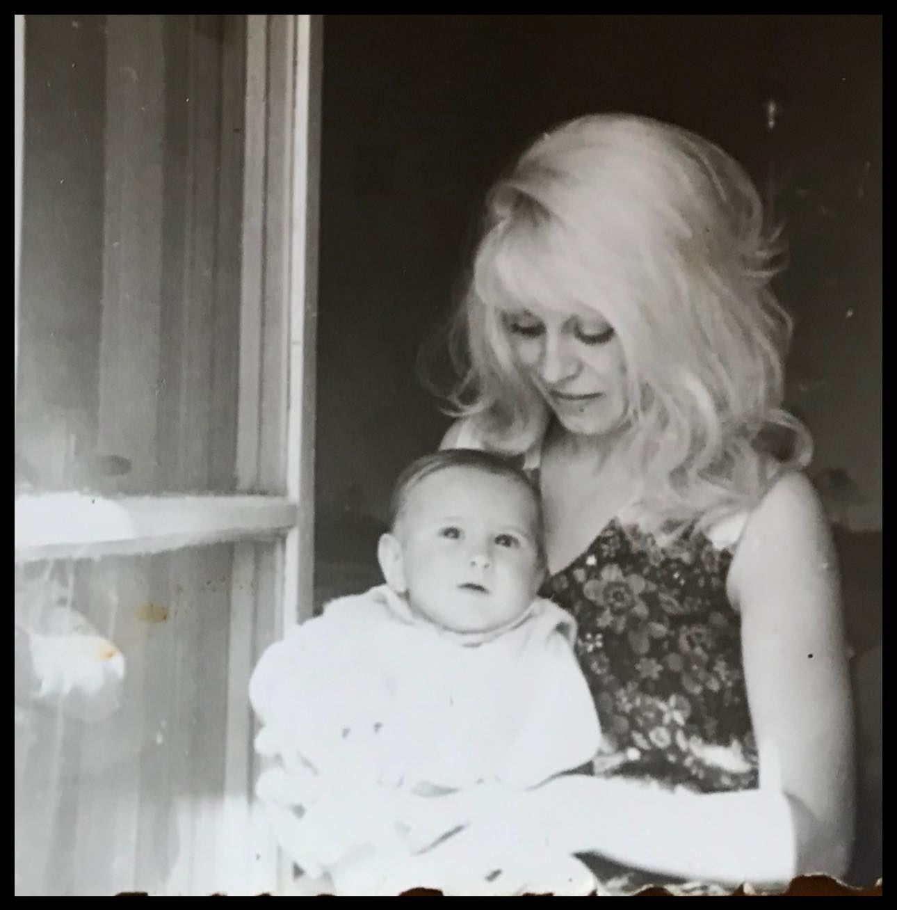 Amintirea din copilărie pe care o are Andreea Esca cu mama sa, care a fost asistentă la Institutul Oncologic Fundeni: „Nu realizam că poate era ciudat ce trăiam”