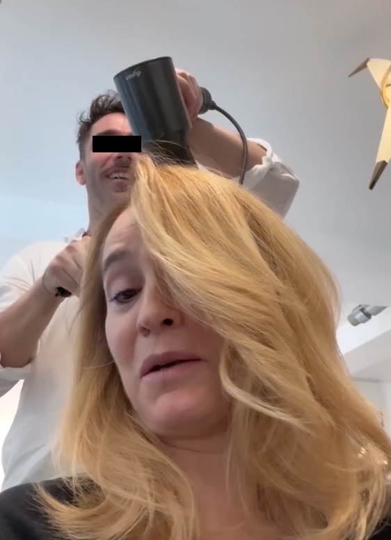 Cum arată Andreea Esca fără pic de machiaj la 53 de ani. Prezentatoarea de la PRO TV i-a uimit pe fani