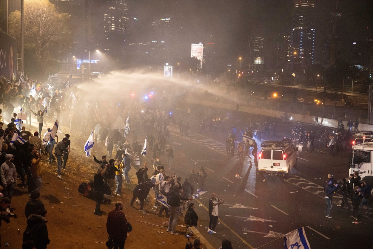 Proteste masive în Israel, după ce Netanyahu l-a demis pe ministrul apărării, care ceruse suspendarea reformei judiciare - VIDEO