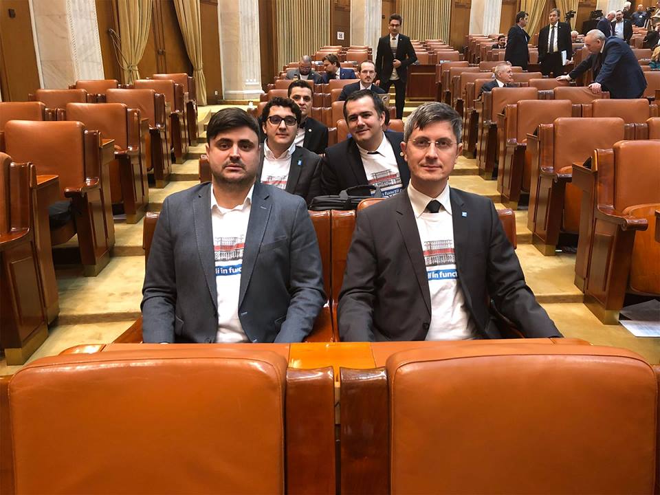 UPDATE. Legile justiției au fost votate în Camera Deputaților; USR, protest cu tricouri inscripționate #farapenali (FOTO /VIDEO)
