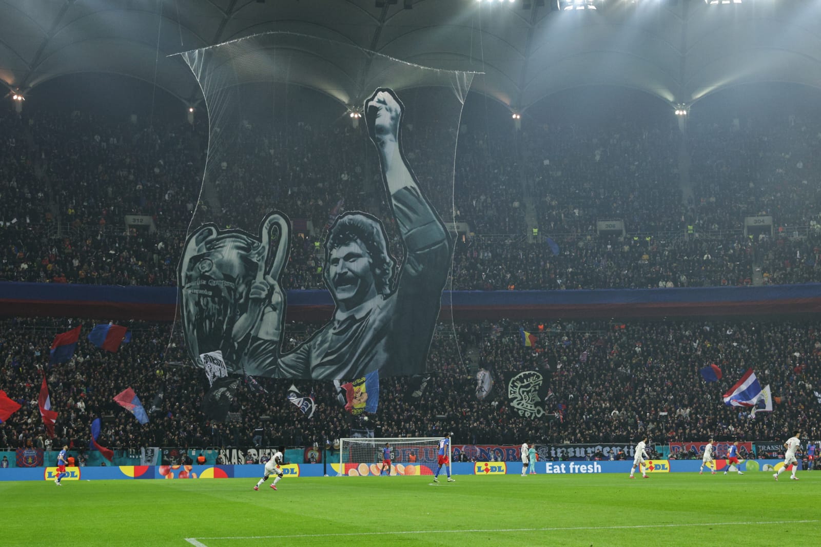 Ce făcea Dan Negru în timp ce FCSB pierdea cu Manchester United: „În loc să mă uit la meci”. Unde a fost prezentatorul TV