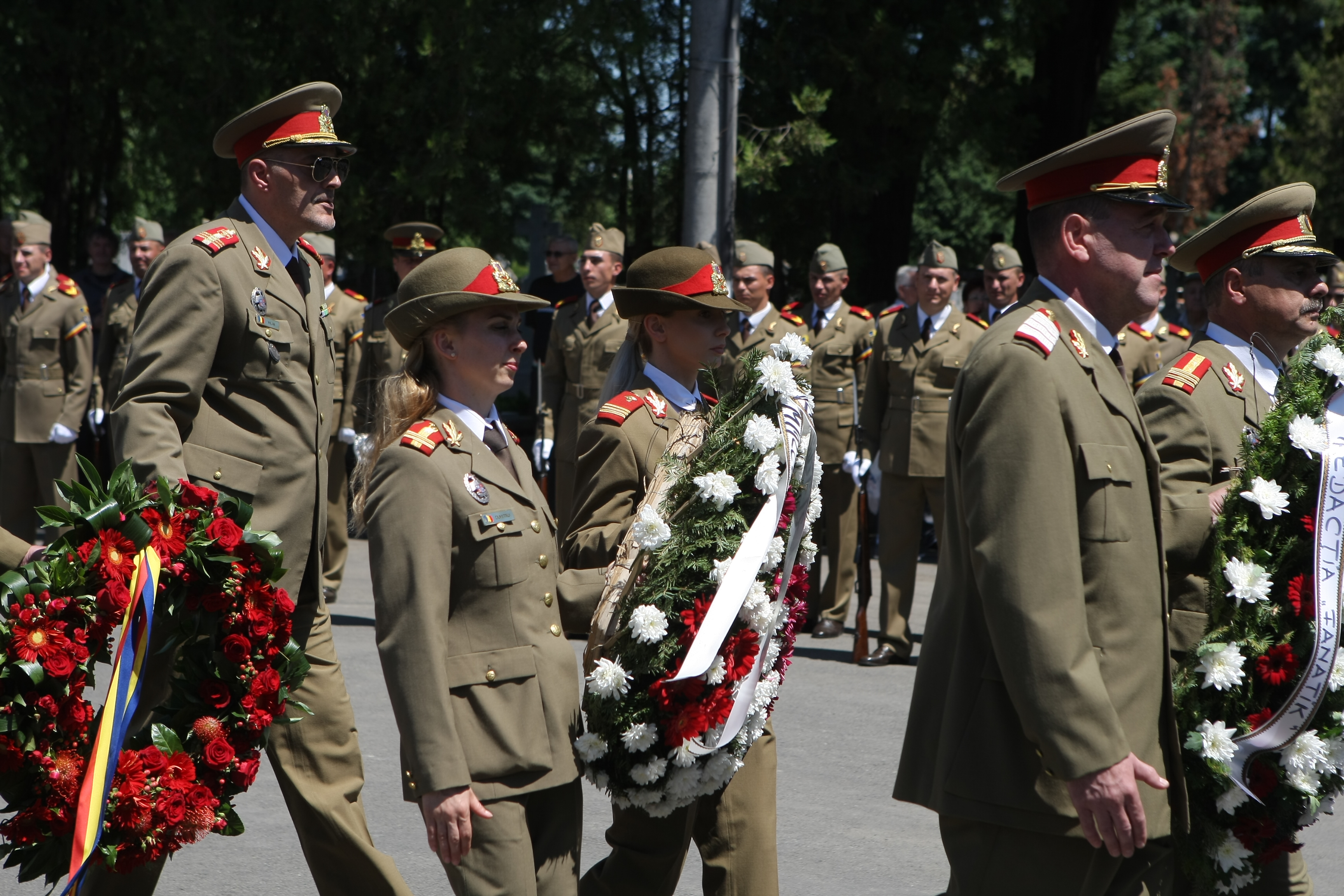 GALERIE FOTO&VIDEO/ Cristian Țopescu, înmormântat cu onoruri militare, la Cimitirul Ghencea Militar din București