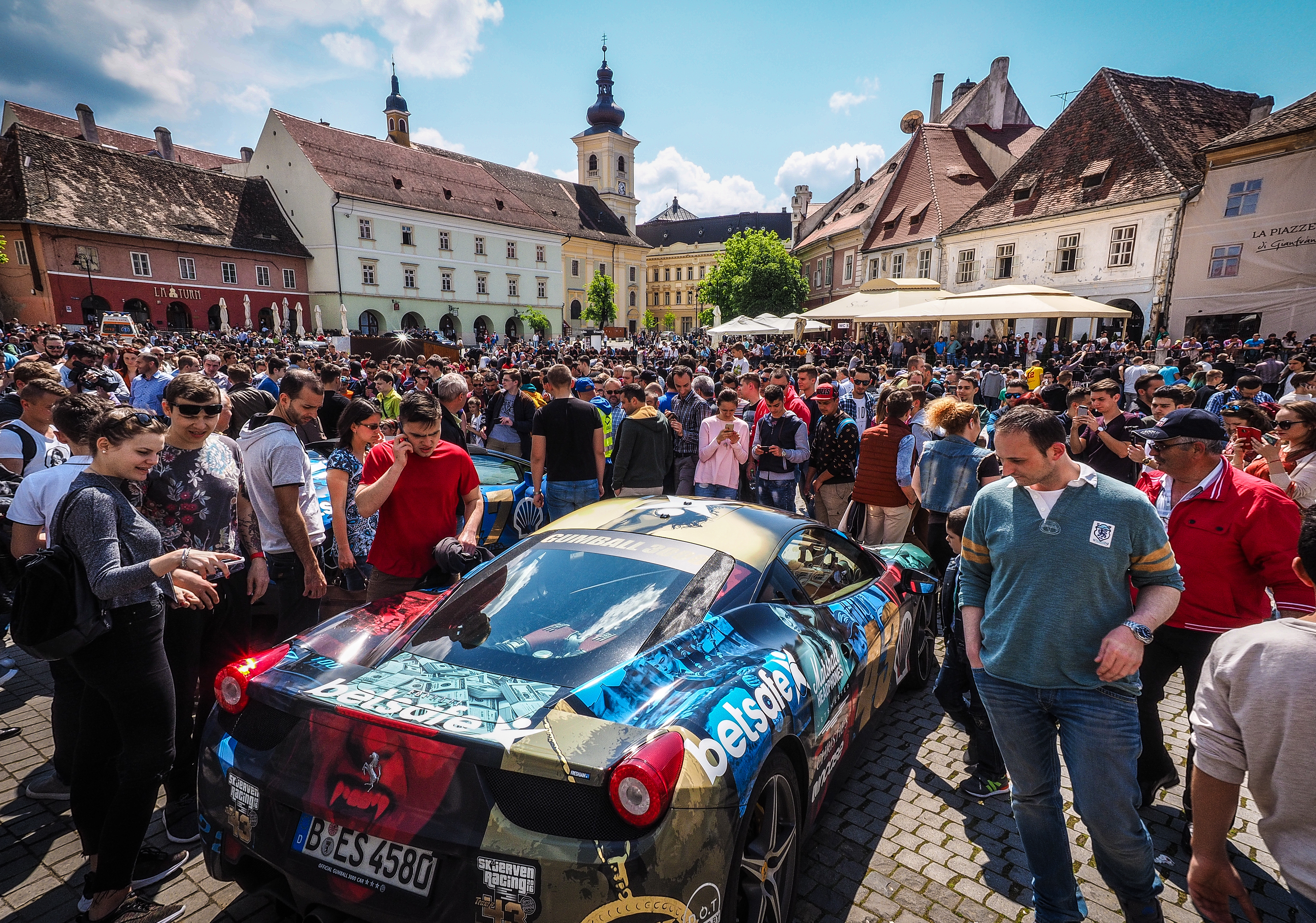 GUMBALL 3000: Bolizii de lux conduși de bogații lumii au ajuns în România! Un șofer a rămas fără permis după ce a condus cu 216 km/oră GALERIE FOTO & VIDEO