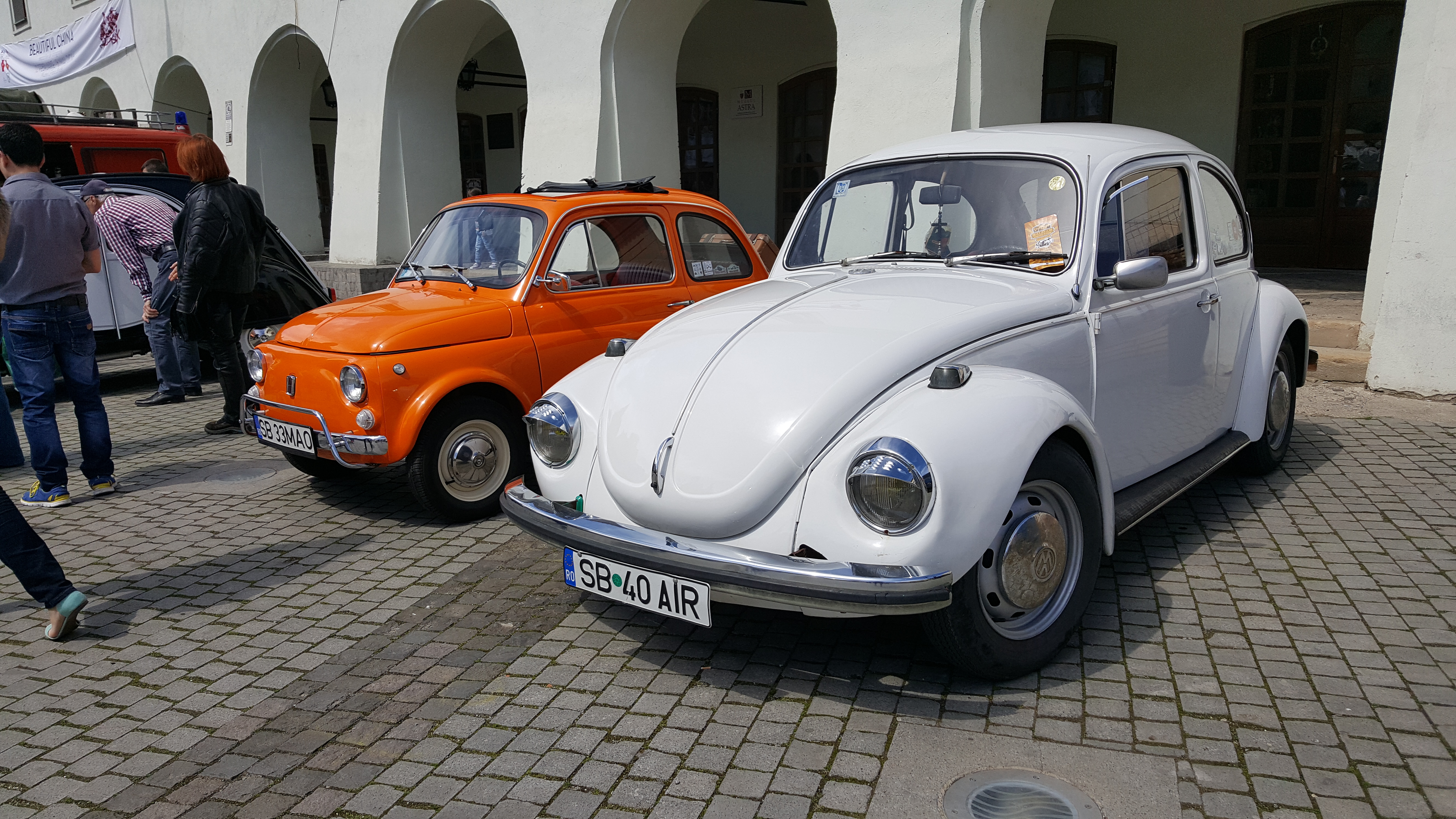 "Retro Parada Primăverii" organizată în zeci de oraşe din ţară! GALERIE FOTO