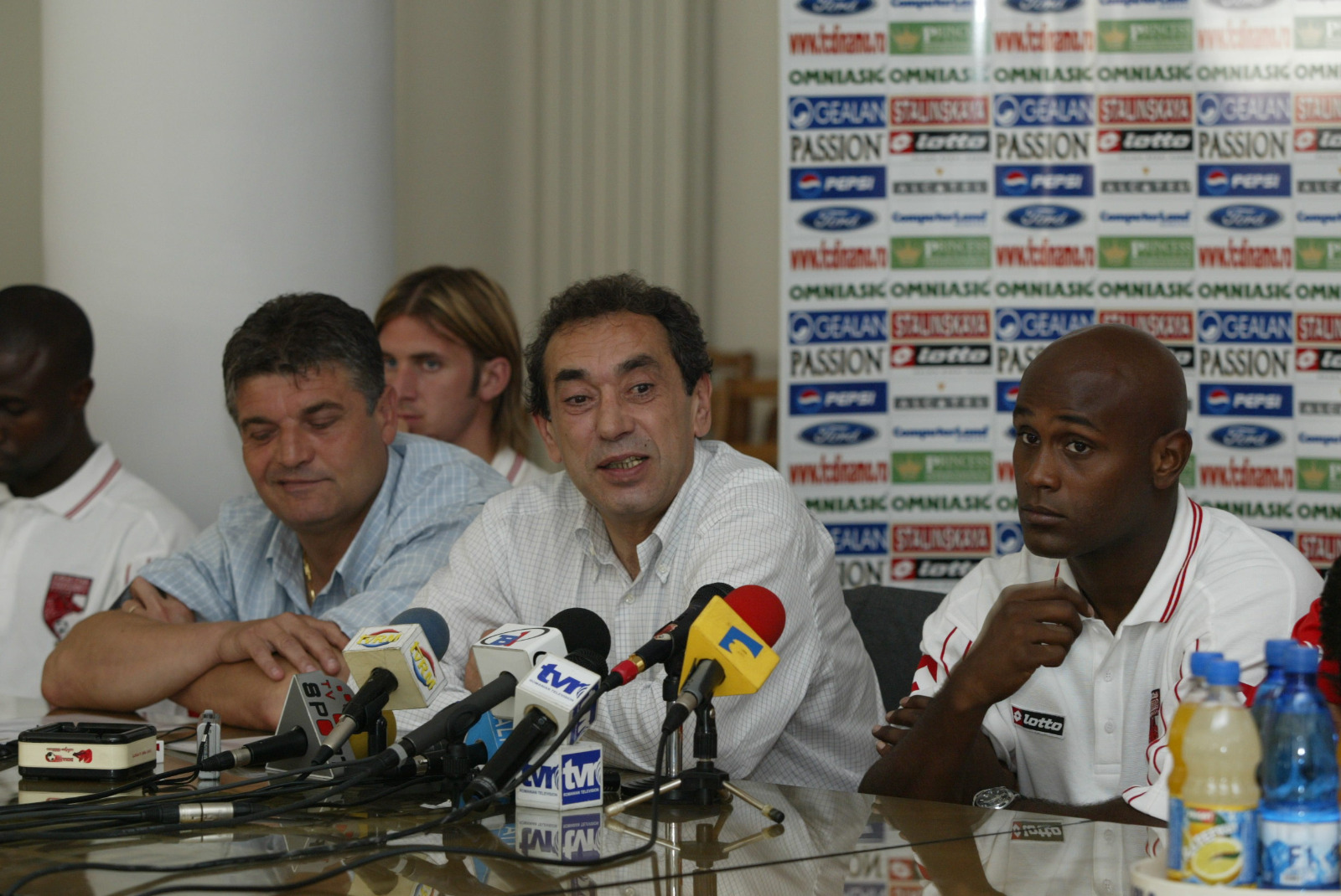 Viața unui francez la București, la mijlocul anilor 2000: „Am ieșit cu TAB-ul de pe stadion. În oraș, arătam legitimația și toți polițiștii ne făceau pârtie”