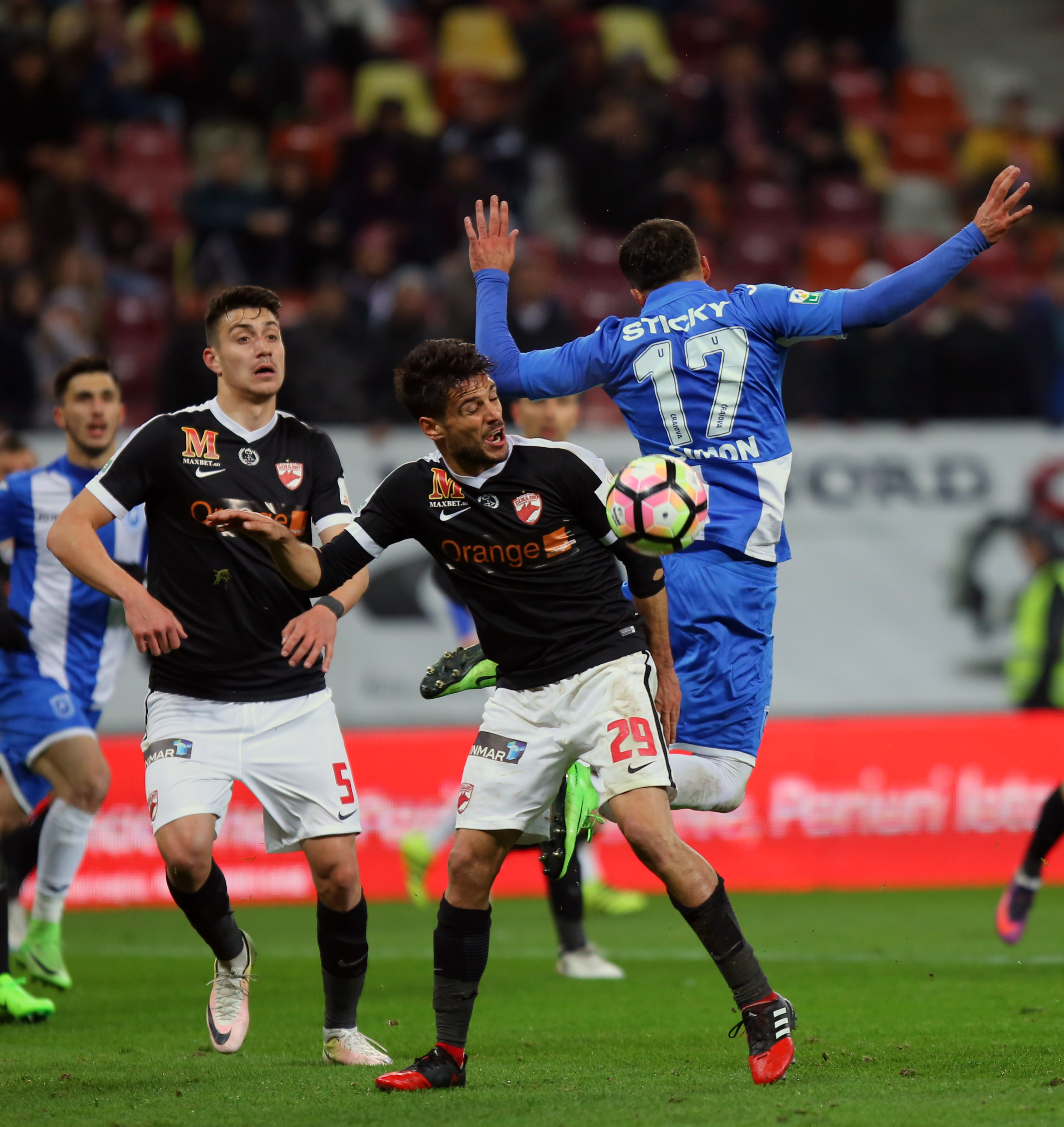 Liga 1, etapa a 25-a: Dinamo - CSU Craiova 2-1. ”Dublă” Nemec. Trei bare ale oltenilor într-un minut! Gol Gustavo, după penalty-ul ratat de Ivan. Fotbal-șampanie!/ FOTO&VIDEO