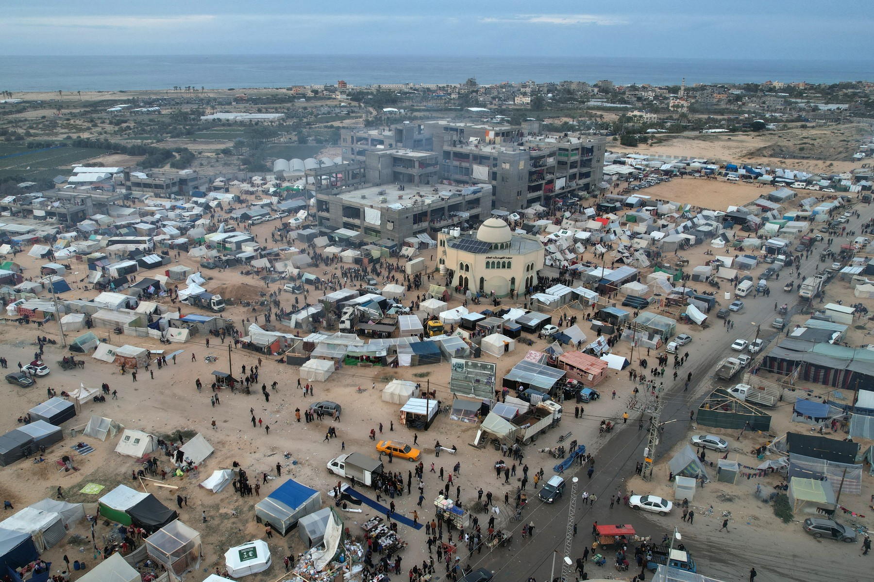 Israelul a făcut una cu pământul un oraș cu 200.000 de locuitori, în Gaza: „Auzim răniții când cer ajutor și unii dintre ei mor”