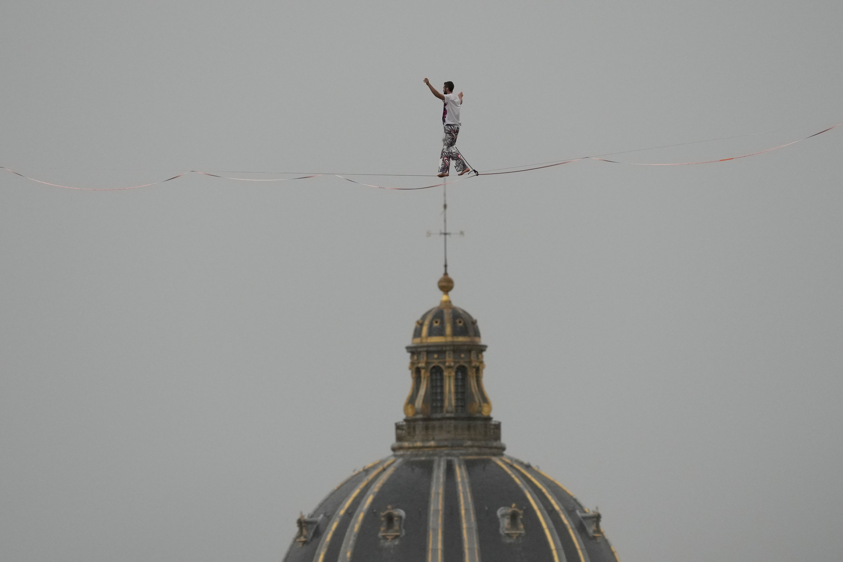 Ceremonia de deschidere a Jocurilor Olimpice de la Paris 2024. Imagini spectaculoase din capitala Franței | VIDEO