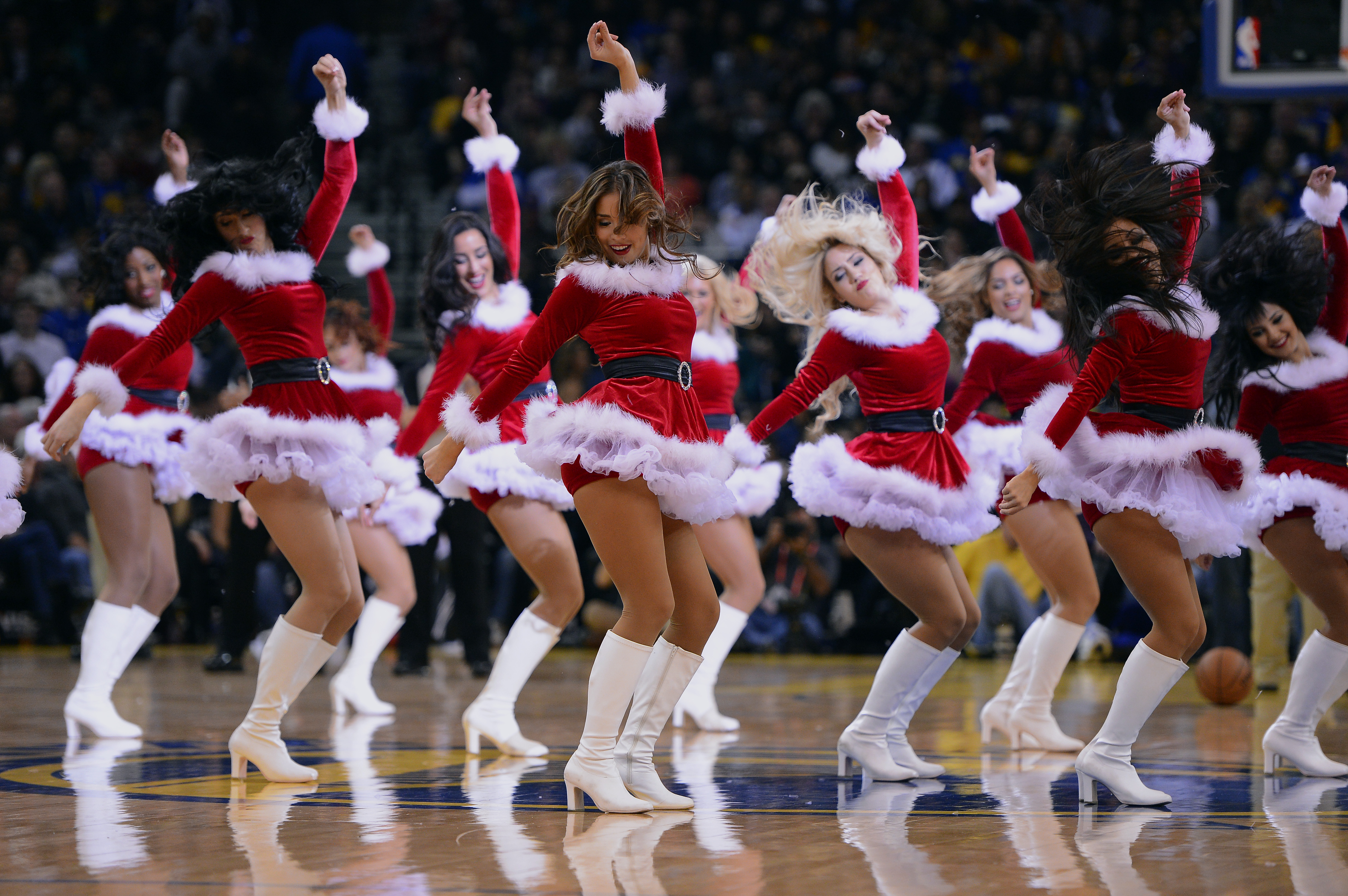 RĂZBOI în L.A. Majoretele de la Clippers vor să le "subordoneze" pe cele de la Lakers / FOTO&VIDEO