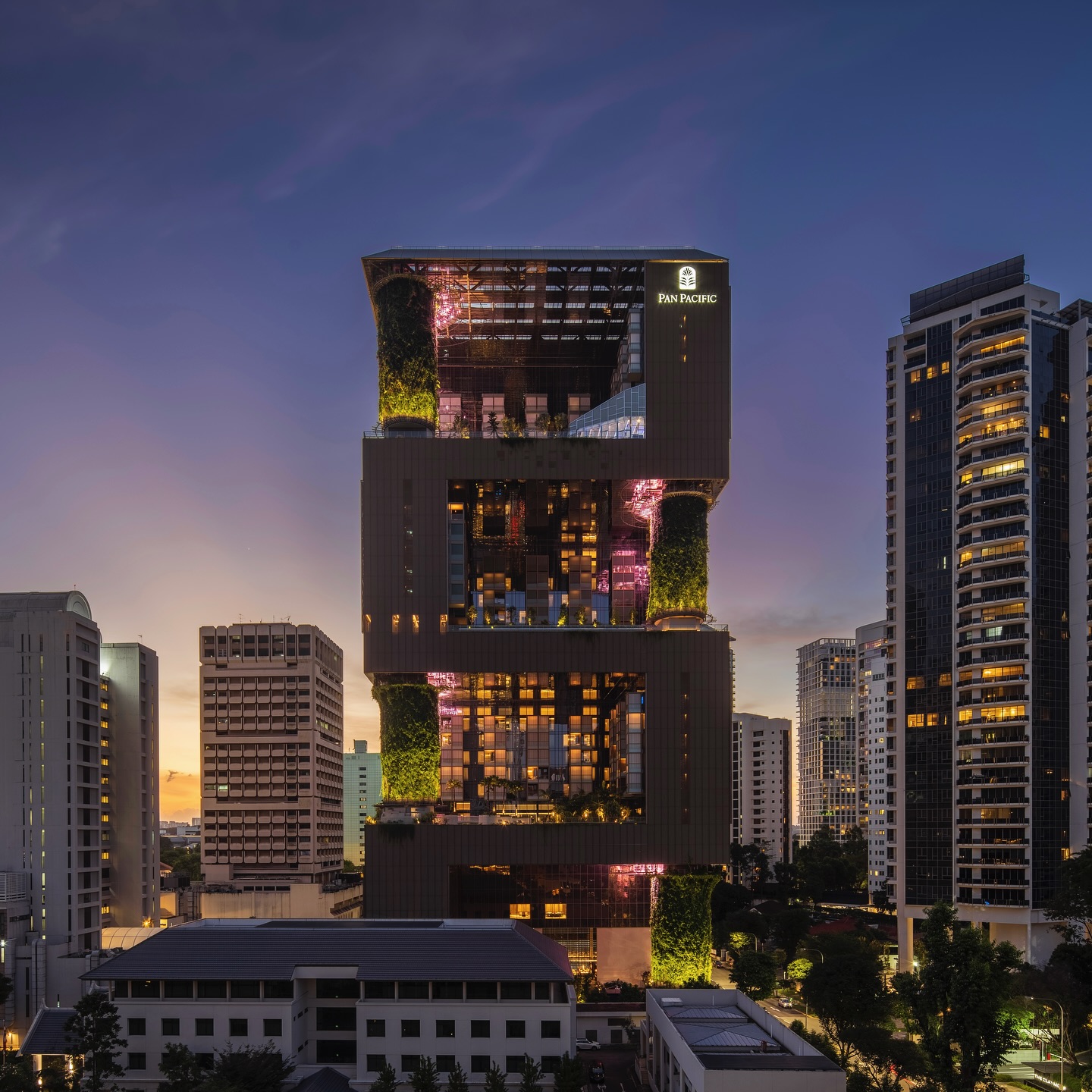Hotelul Pan Pacific Orchard din Singapore a fost desemnat cel mai frumos zgârie-nori din lume | VIDEO