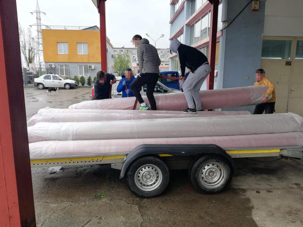 O studentă din Iași povestește ce însemna să fii voluntar la agenția de modele Kasta Morrely: montat scene și întâmpinat invitații pe la nunți