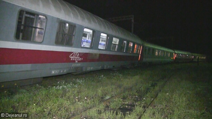 UPDATE | Trenul InterRegio 1765, Iași-Timișoara, a deraiat la ieșirea din Gara Dej. Traficul feroviar în zonă nu este afectat