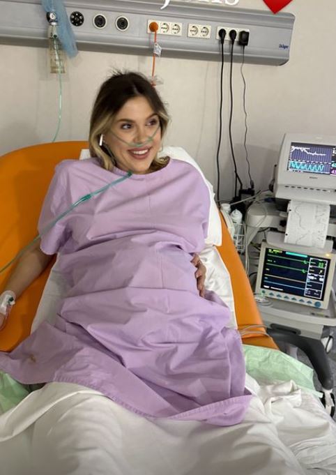 Emily Burghelea a născut un băiețel. Primele imagini cu bebelușul: „Faceți cunoștință cu voinicul nostru de 10”
