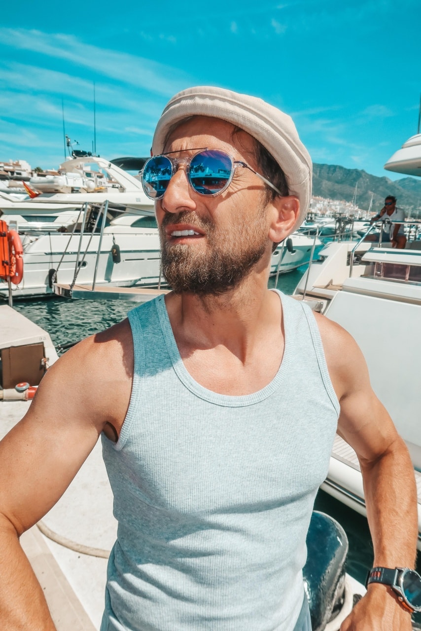 Dani Oțil nu a fost lăsat să intre într-un restaurant din Marbella din cauza ținutei. Cum era îmbrăcat: „Nu m-am mai simțit așa de când aveam 14 ani”