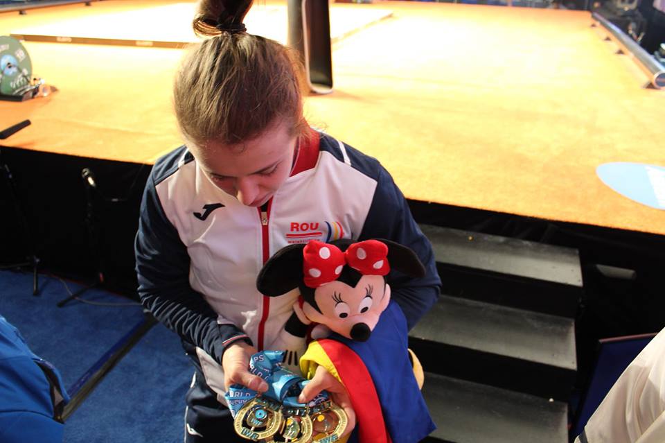 Loredana Toma a cucerit trei medalii de aur la Campionatele Mondiale de haltere pentru seniori / VIDEO