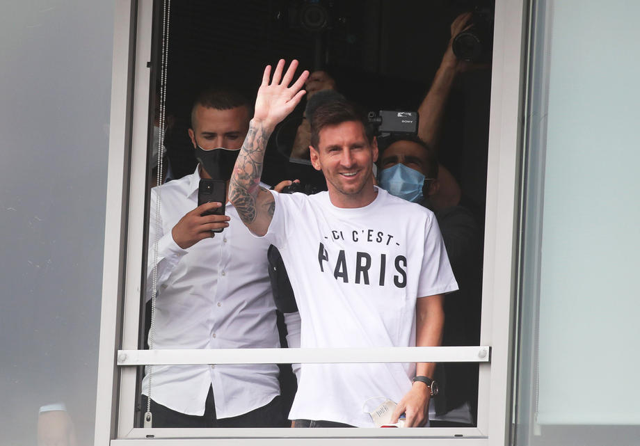 Leo Messi, primire triumfală la Paris. Fotbalistul argentinian, așteptat la aeroport de sute de suporteri