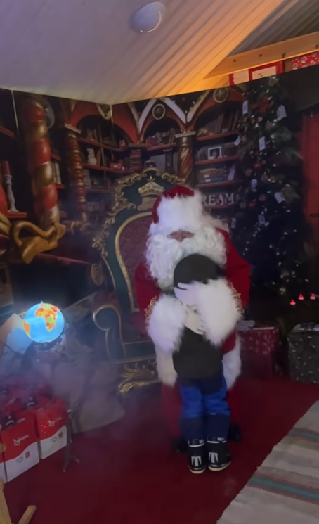 Imagini cu Lavinia Pîrva și băiețelul ei și al lui Ștefan Bănică jr în vacanța din Laponia. Reacția lui Alexandru când l-a văzut pe Moș Crăciun