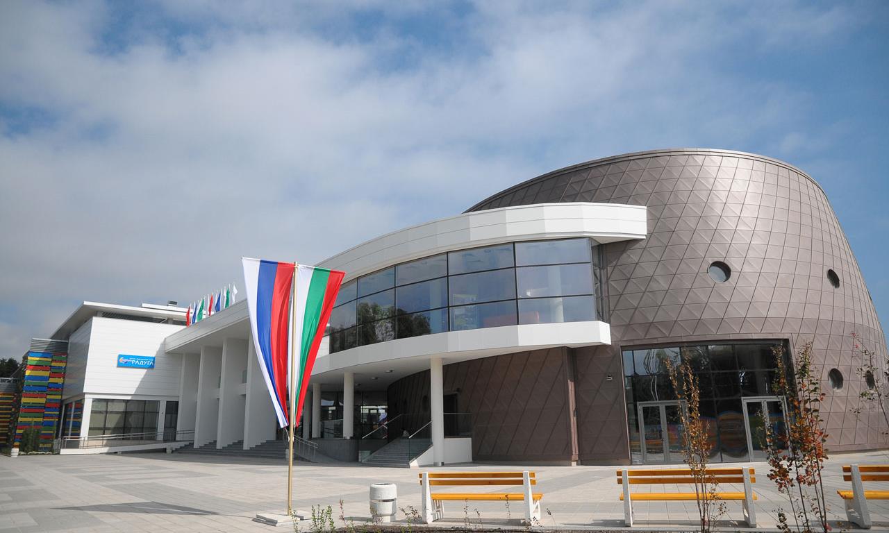 Reporterii Libertatea au mers în tabăra deținută de Federația Rusă pe litoralul bulgăresc. Ce au descoperit dincolo de gardul pe care scrie „Obiectivul nu este operațional!”