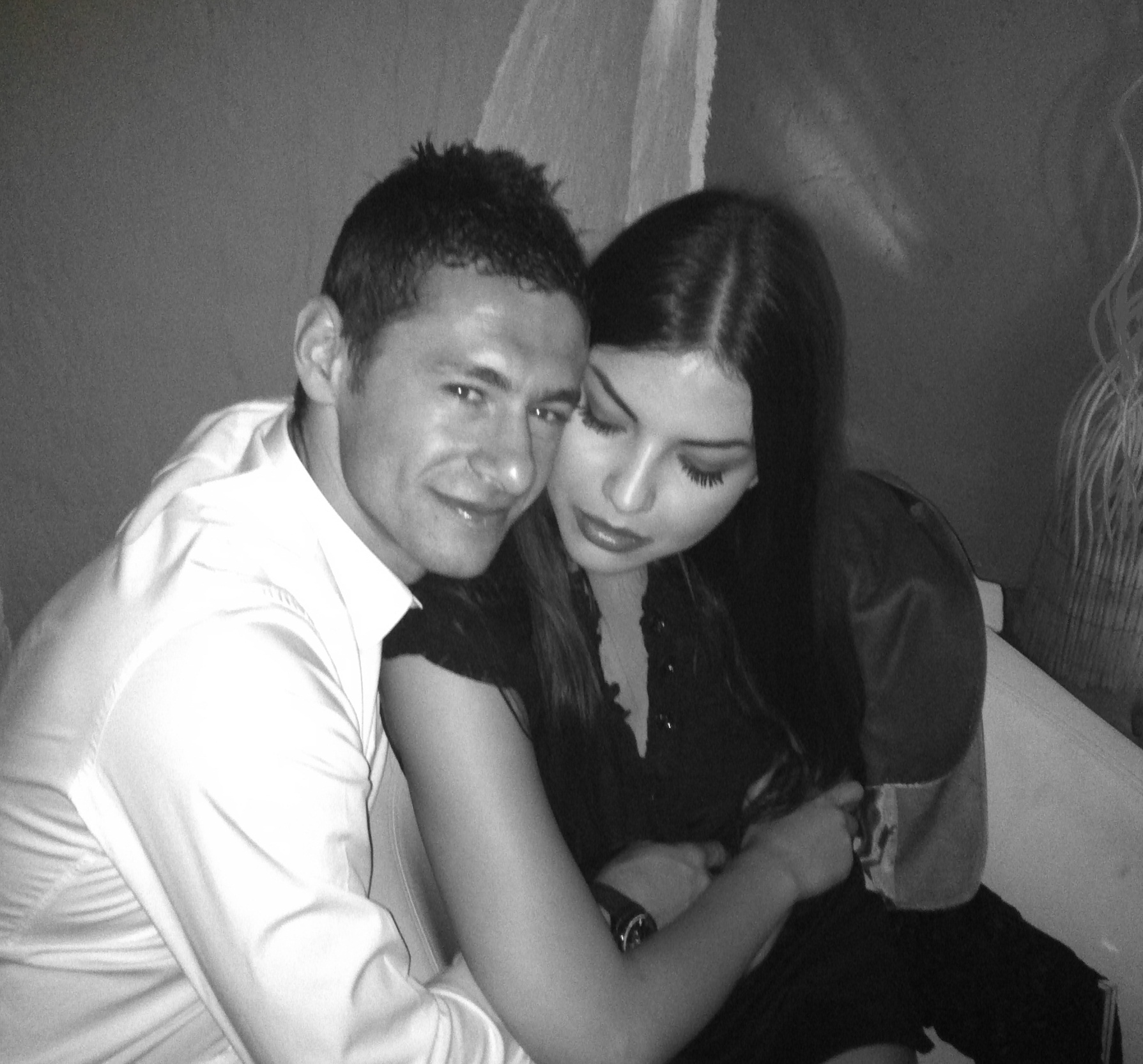 ȘOC! Mutu nu poate divorța de Consuelo! ^Cine nu-i dă voie și ce riscă dacă o ”comite” / GALERIE FOTO CU NOUA LUI IUBITĂ