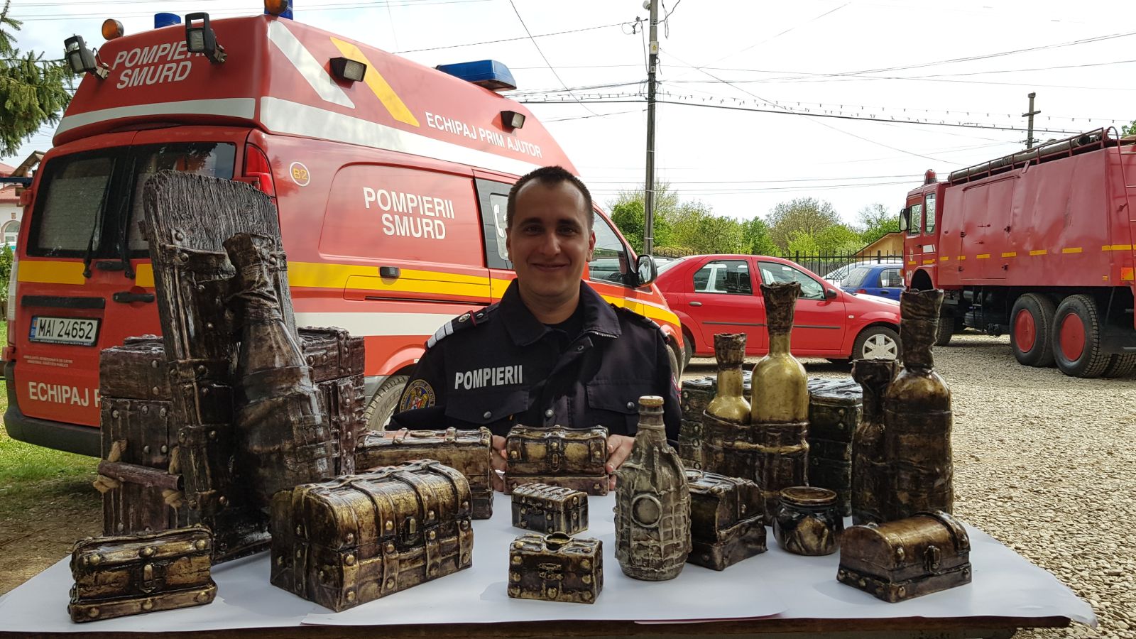 REPORTAJ: Omul care transformă gunoiul în artă / GALERIE FOTO