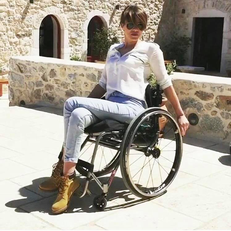 Povestea impresionantă a unei românce, model în Italia. Roxana Dobrică a ajuns campioană la handbike, după ce a paralizat complet| FOTO