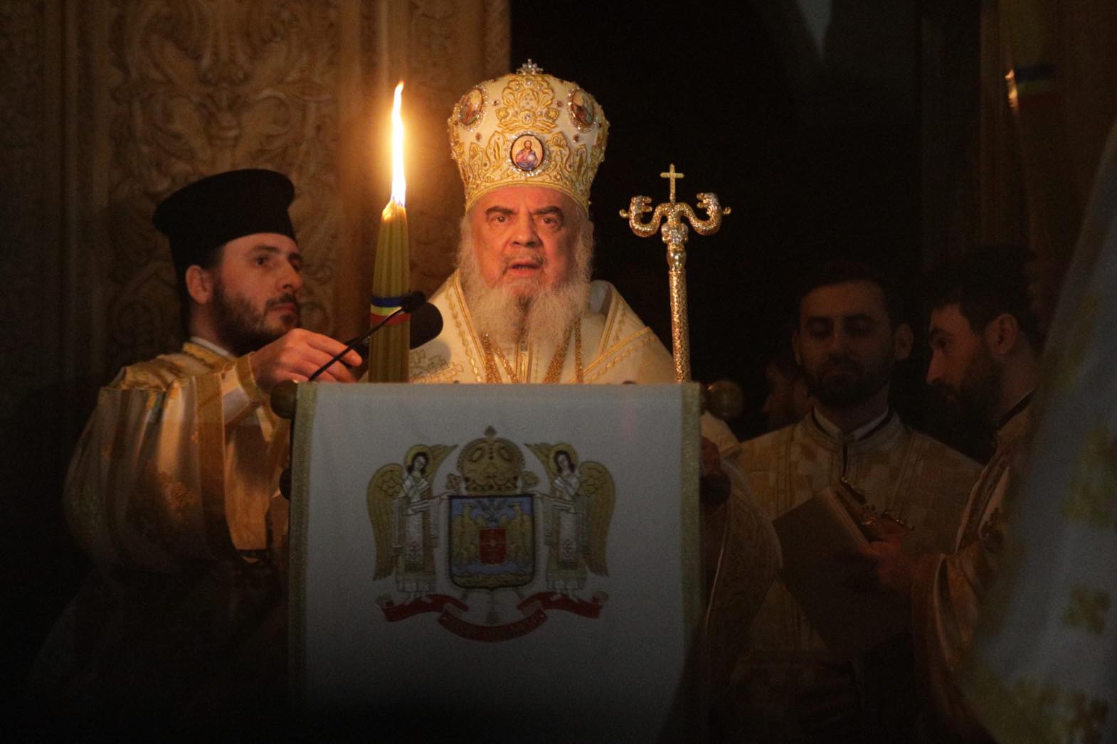 Hristos a înviat! Imagini de la liturghia de Înviere de la Patriarhia Română, oficiată de Preafericitul Daniel