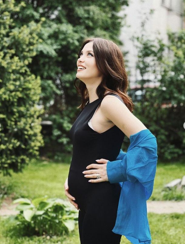 Imagini cu Anca Dumitra însărcinată în 5 luni. Actrița din „Las Fierbinți”, detalii despre sarcină: „Trimestrul unu a fost un pic dificil”