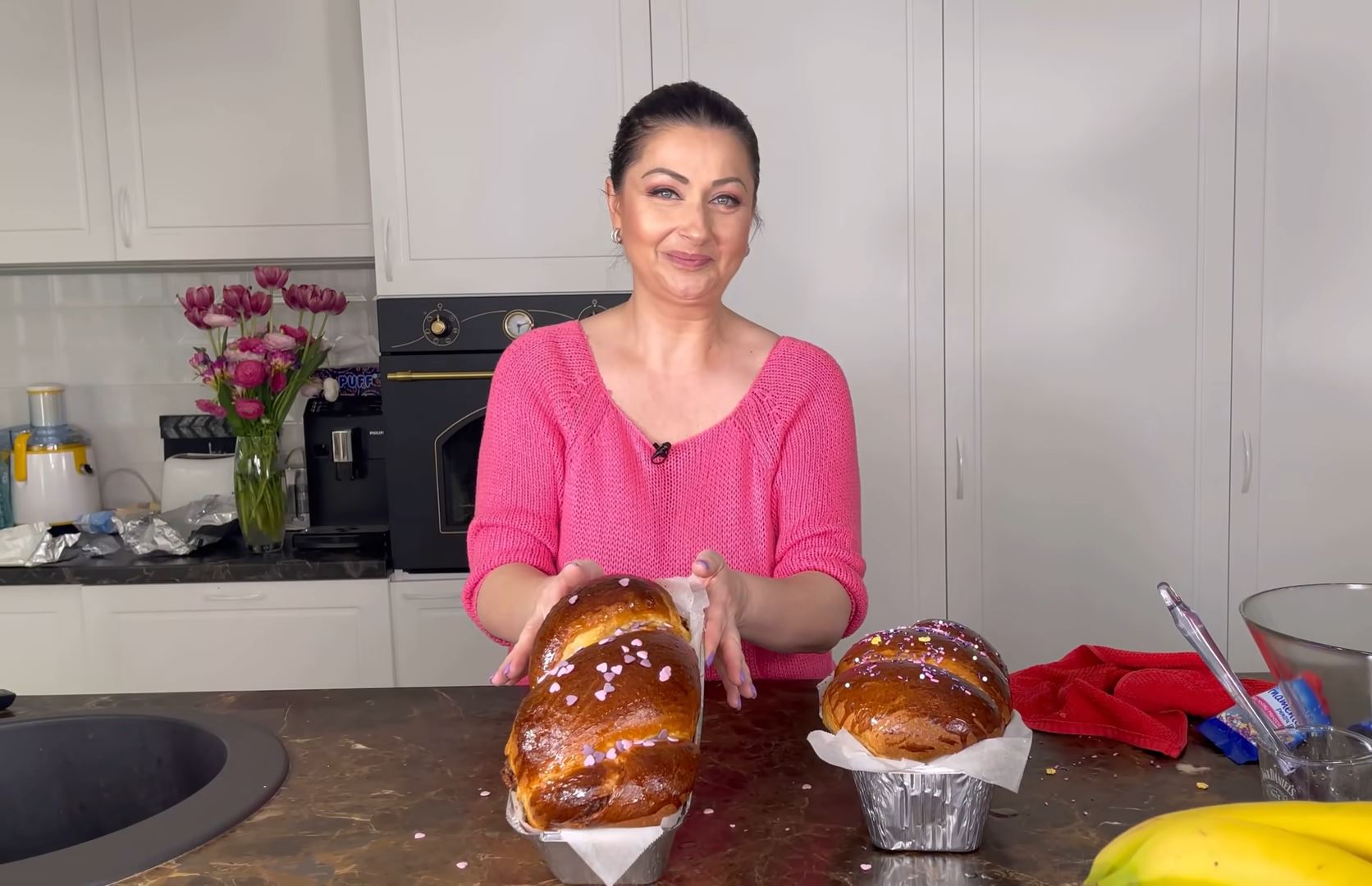 Gabriela Cristea și-a deschis afacere cu cozonaci făcuți de ea. Cât costă unul: „N-ați mâncat așa ceva”