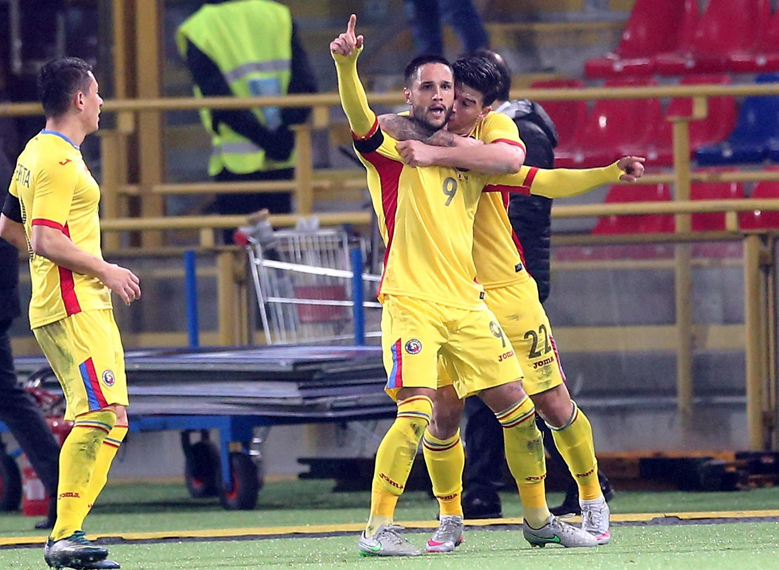 Ameninţare teroristă falsă înaintea meciului amical Italia-România, 2-2, desfăşurat marți seara, la Bologna. ^”Nu mai jucaţi partida, Allah este mare!” / GALERIE FOTO