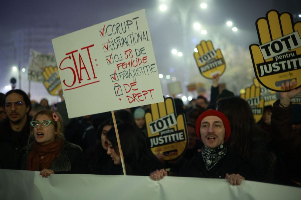 Generația Z, printre cei 4.000 de oameni prezenți în București la protestul pentru reformă în Justiție