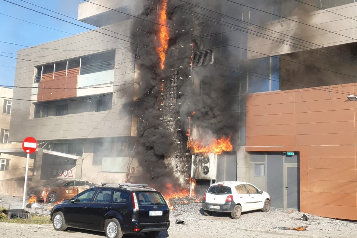 Incendiu puternic la o sală de sport din Iași. Mai multe persoane au fost evacuate