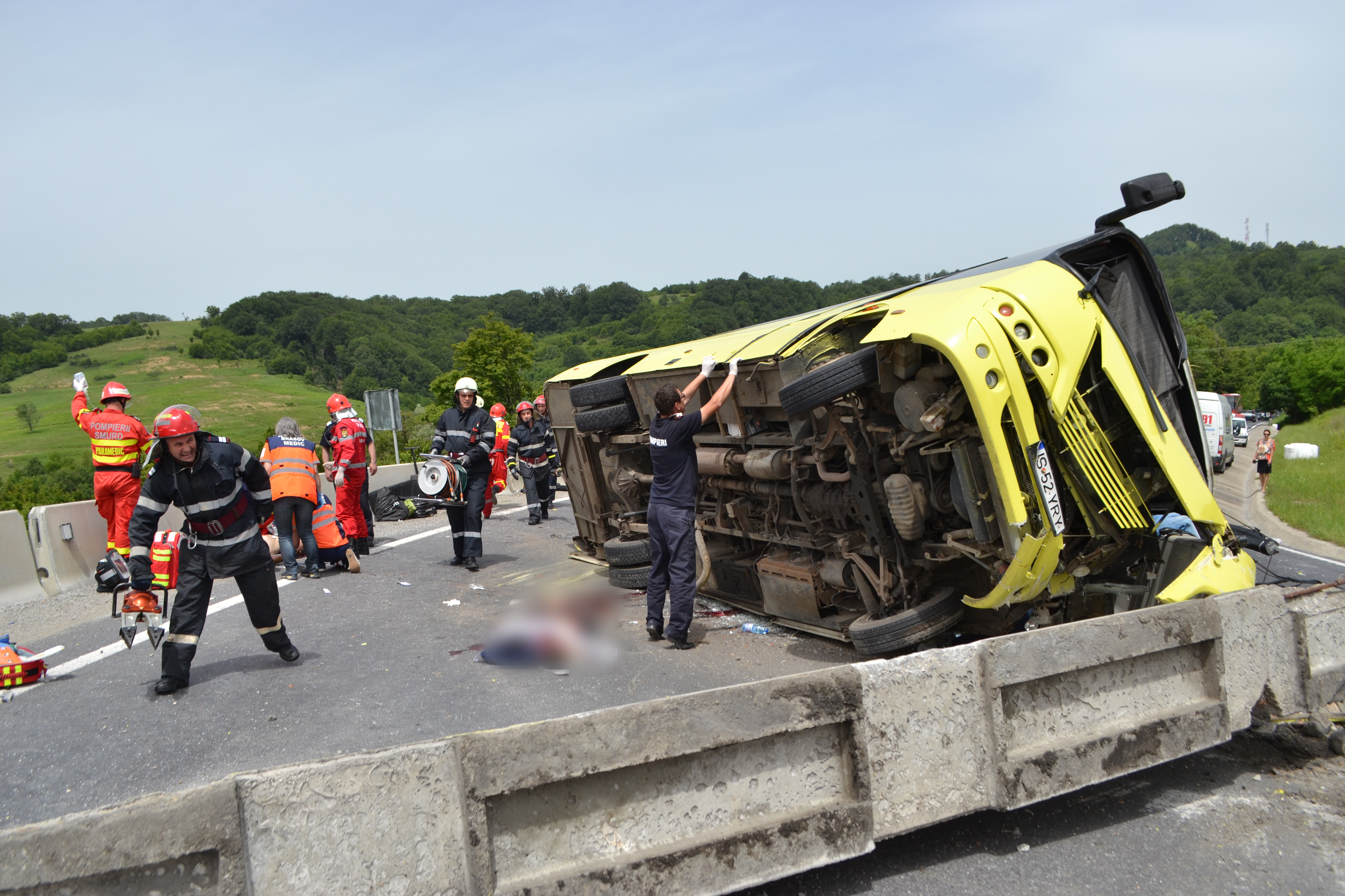 UPDATE | Autocar plin cu minori, implicat în accident la Brașov | 4 persoane au murit! FOTO