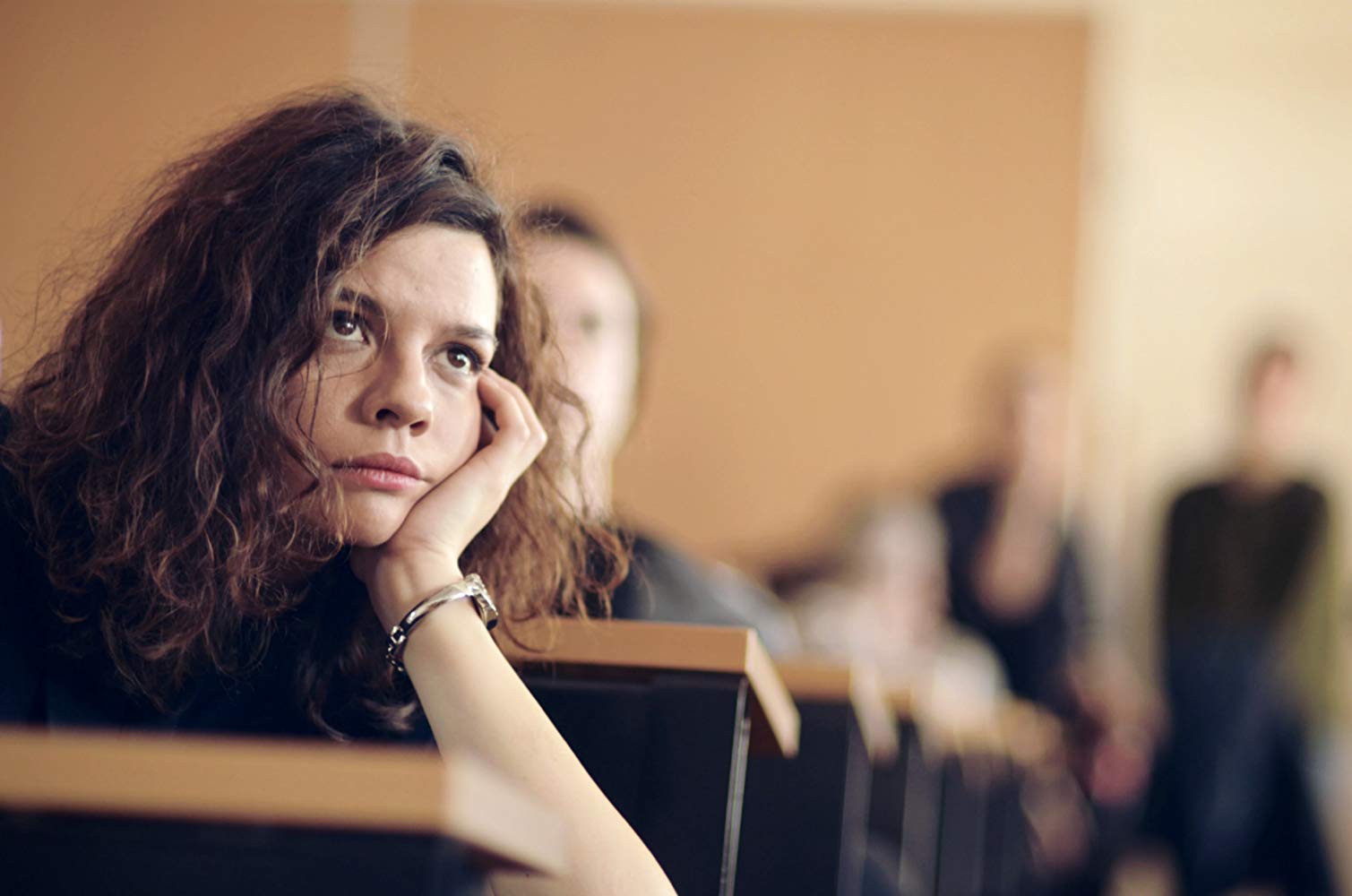 Iulia Ghenea, povestea tinerei care s-a opus abuzului sexual al unui profesor când nimeni n-avea curaj să facă asta! Libertatea a găsit-o după 8 ani pe cea care a devenit subiect de film