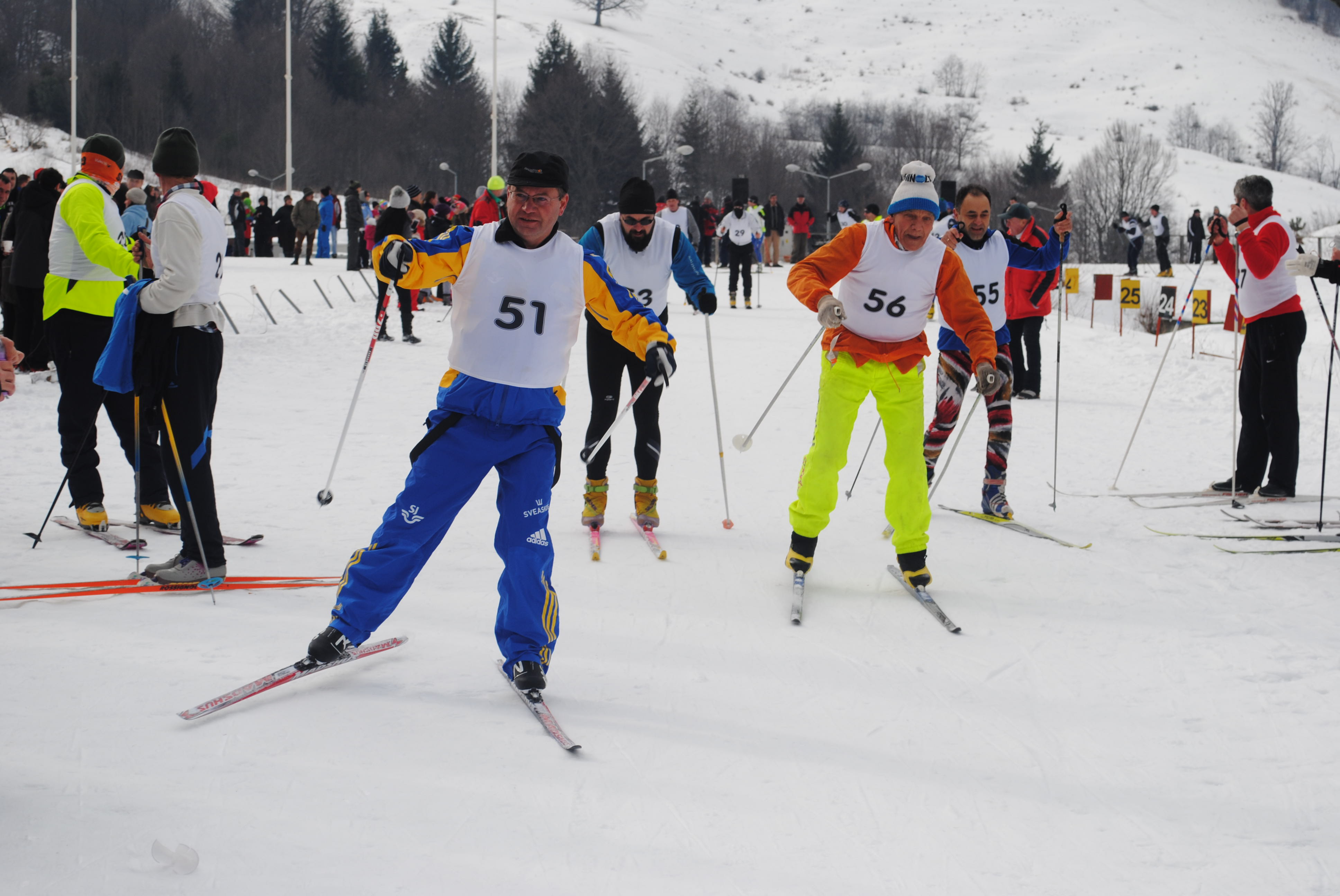 Participare record la „Patrula Veteranilor” de la Râșnov în cadrul Zilei Mondiale a Zăpezii