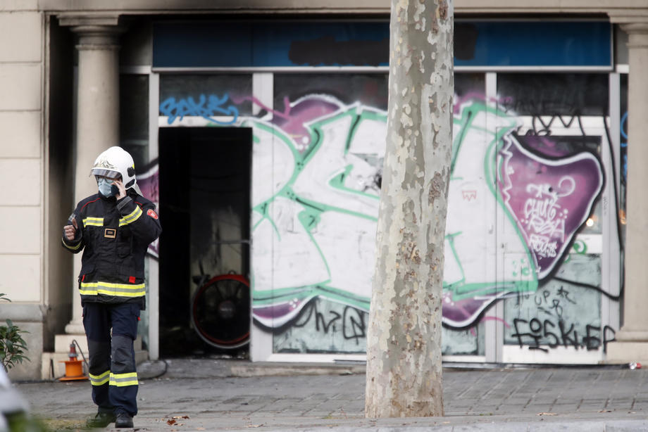 O româncă și copiii ei de un an și trei ani, morți într-un incendiu, în clădirea unei foste bănci, în Barcelona