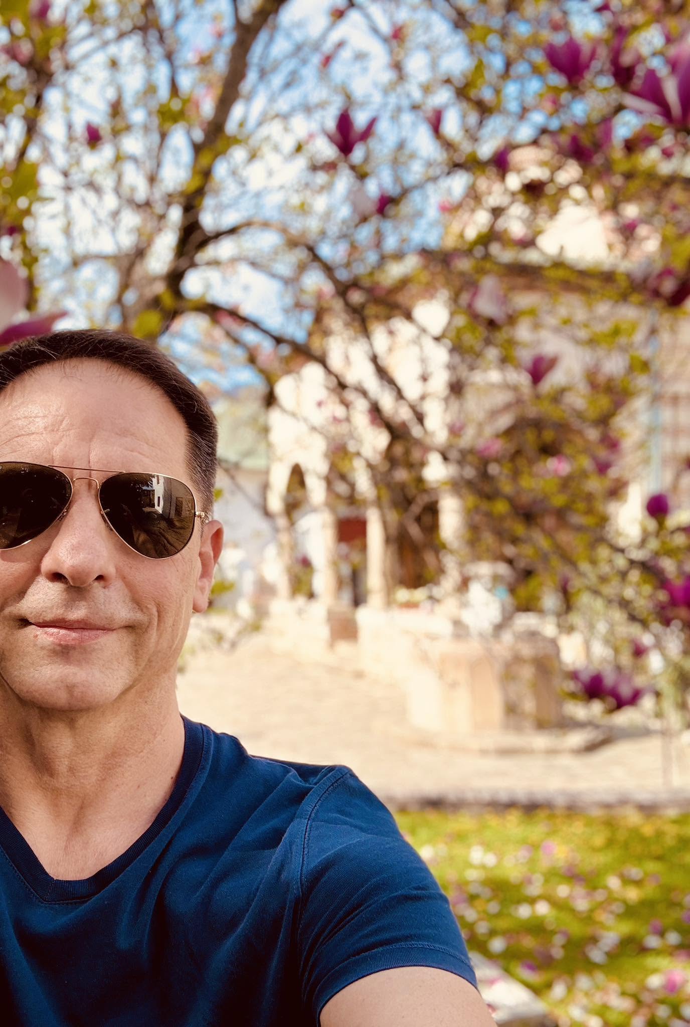 Dan Negru rupe tăcerea, după ce Denise Rifai a spus că ar urma să realizeze o emisiune alături de acesta. „Ea - cu fotbalul, eu - cu literele”