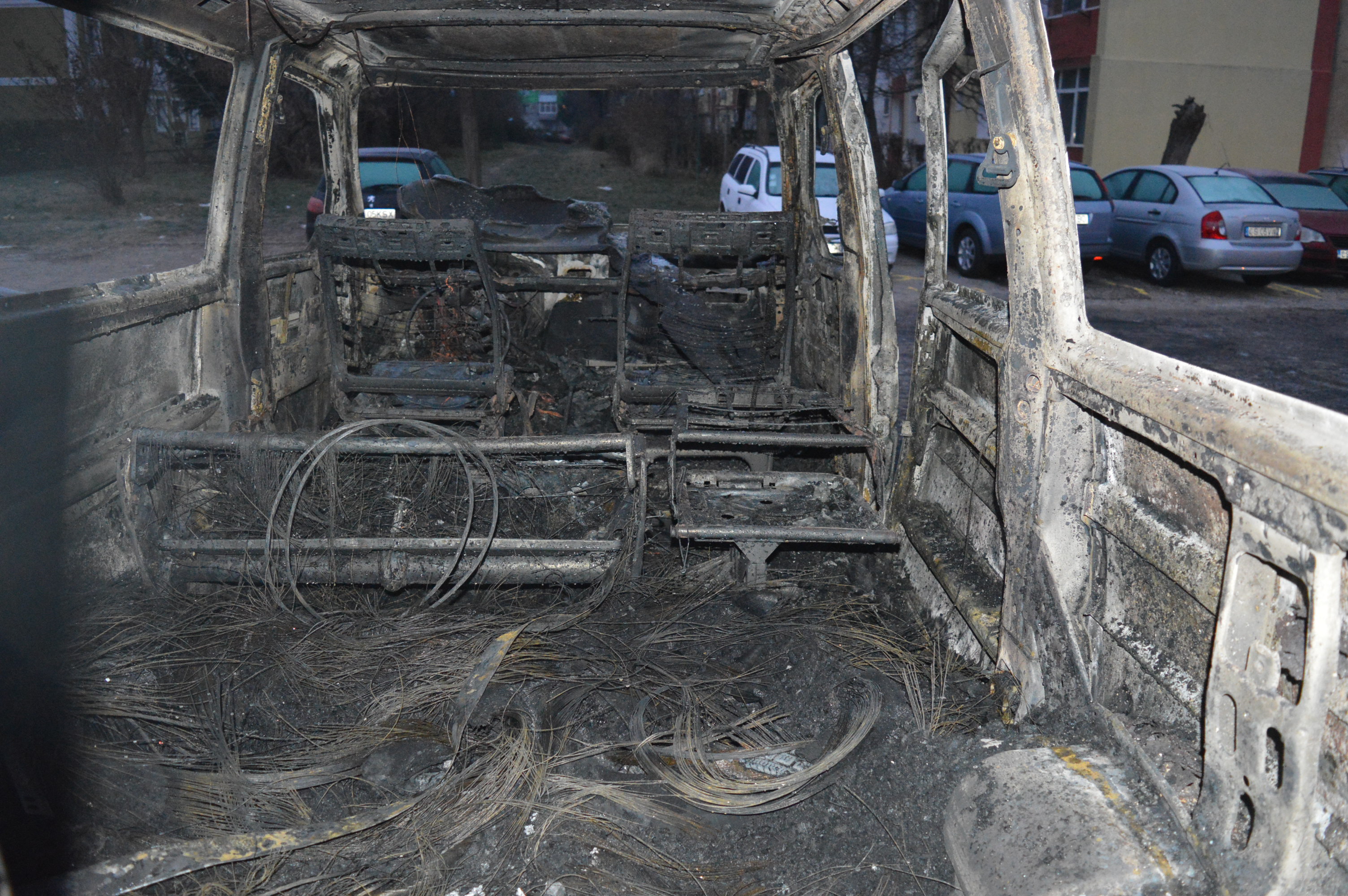 Incendiu într-o parcare din Reșița! Focul a fost pus intenționat?
